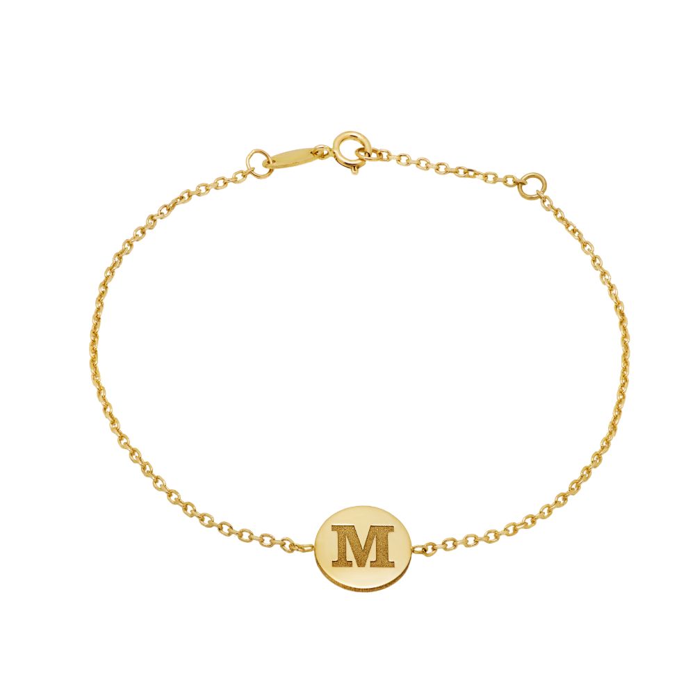 Personalized initial letter bracelet in 14K gold with 'M' charm, 18 cm chain, elegant gift packaging