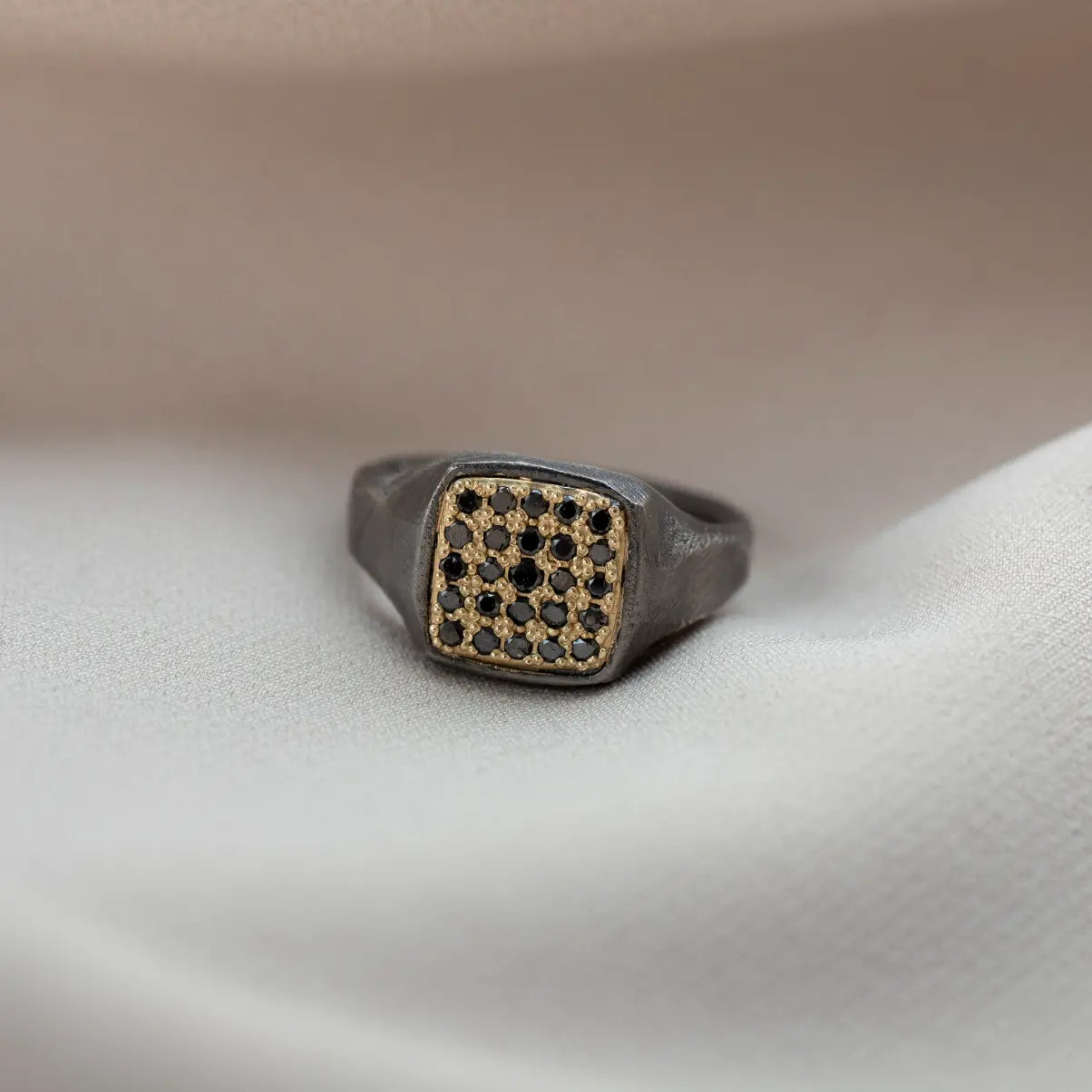 Δαχτυλίδι Σεβαλιέ Οξειδωμένο Ασήμι Χρυσός Κ14 Μαύρα Διαμάντια