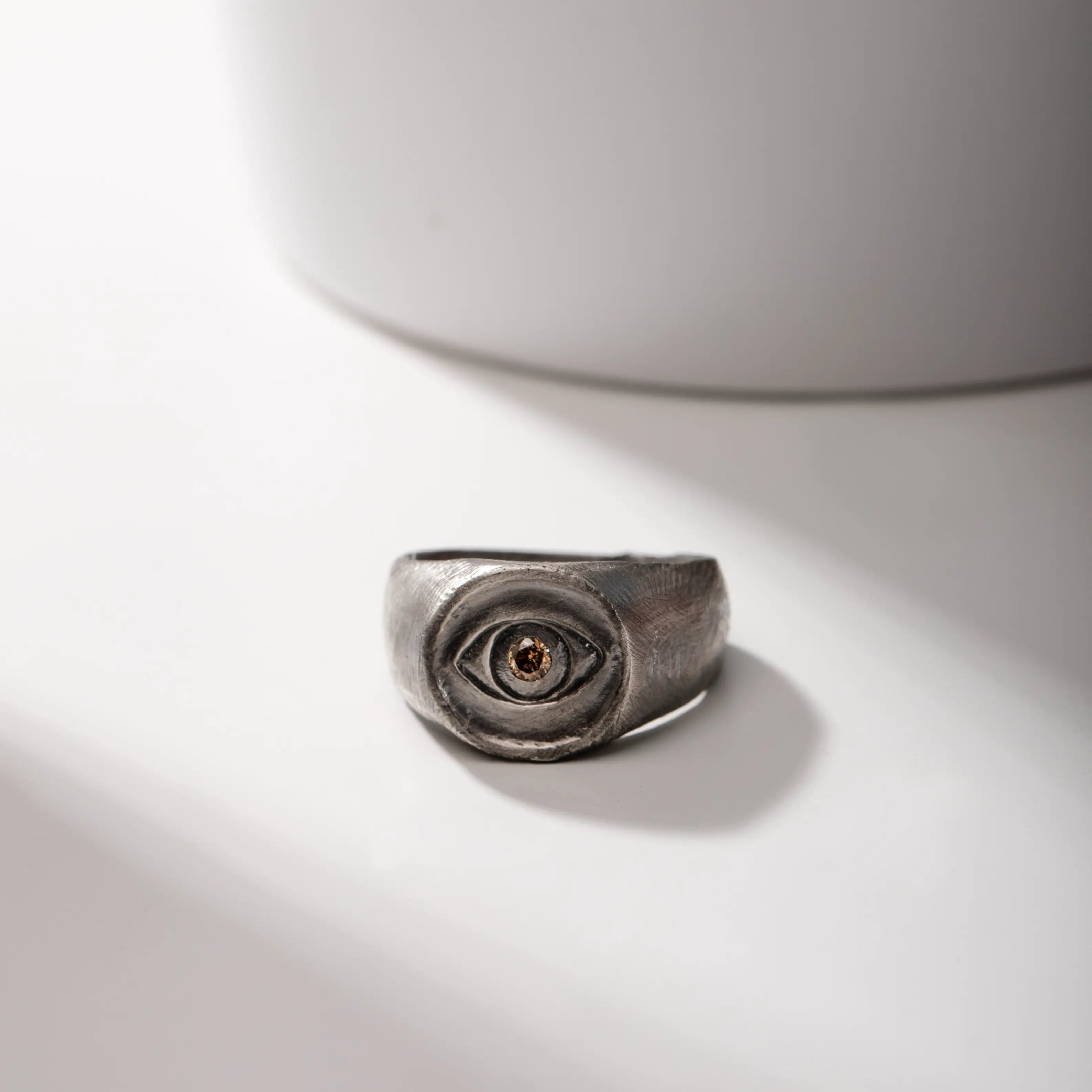 Eye Ring Brown Diamond in oxidized silver with brutalist style for men, featuring a natural brown diamond, elegant and high-quality craftsmanship.
