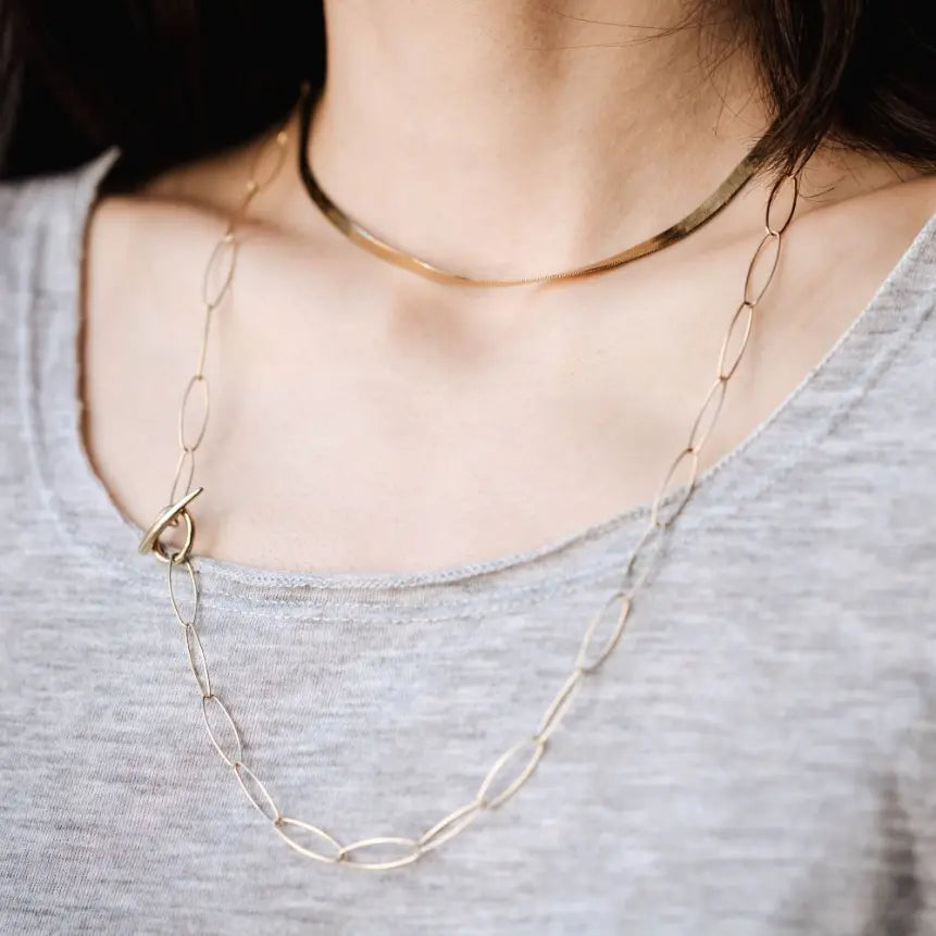Woman wearing Toggle Link Necklace Silver 925 link chain in silver and gold-plated silver with elegant toggle clasp, 58cm length.