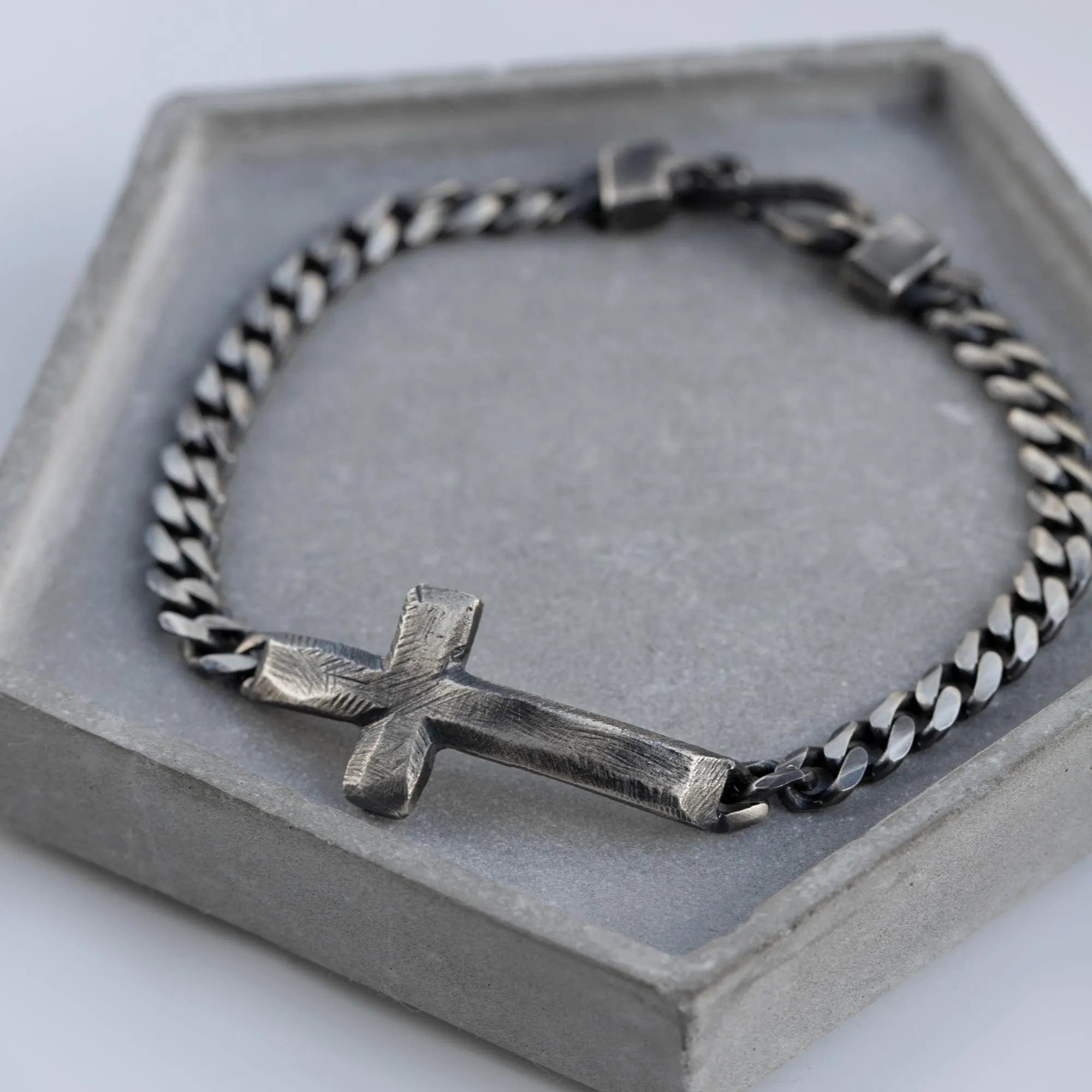 Βραχιόλι Σταυρός Οξειδωμένο Ασήμι 925