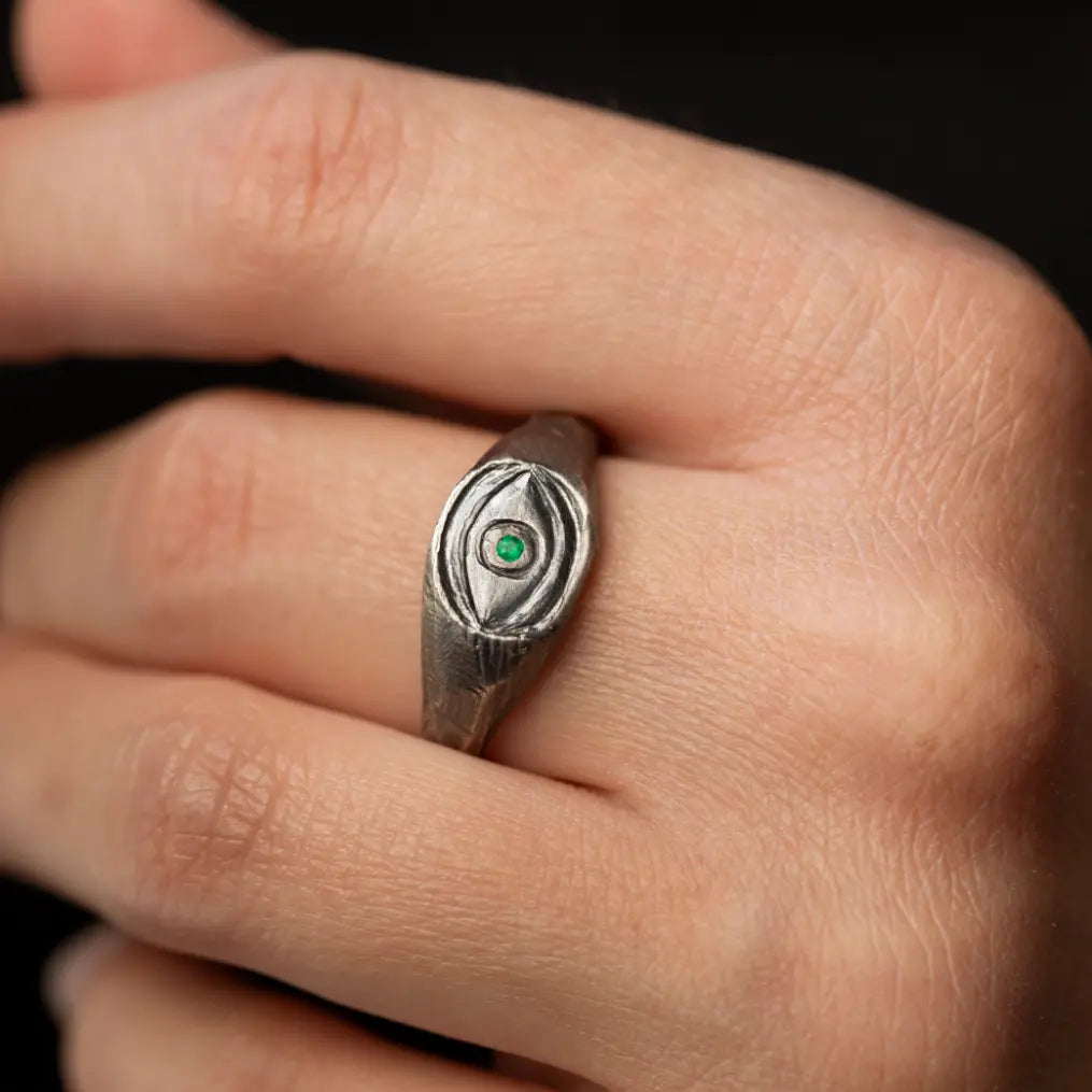 Eye Ring Emerald Oxidized Silver 925