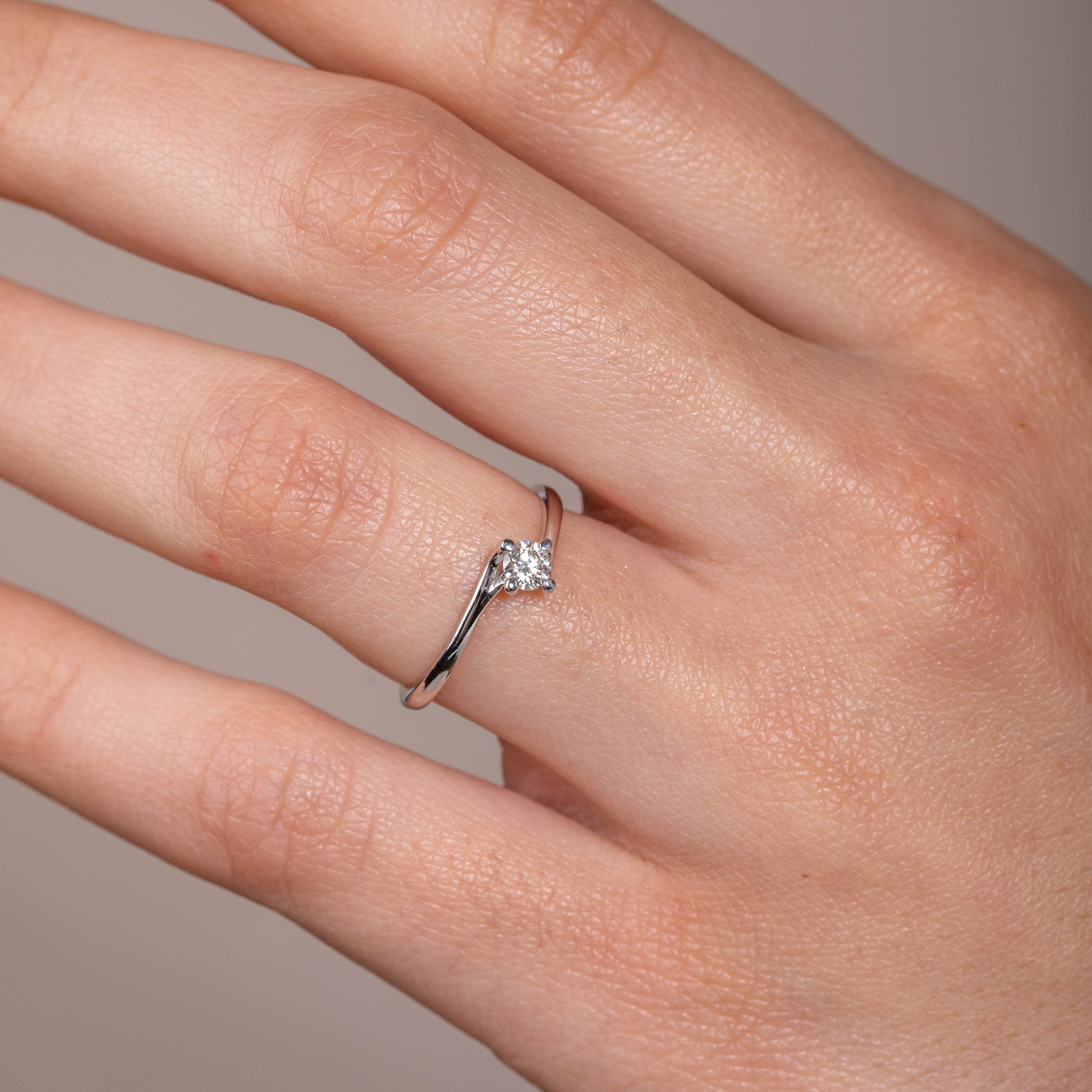 Diamond Engagement Ring 18K White Gold 0.19ct