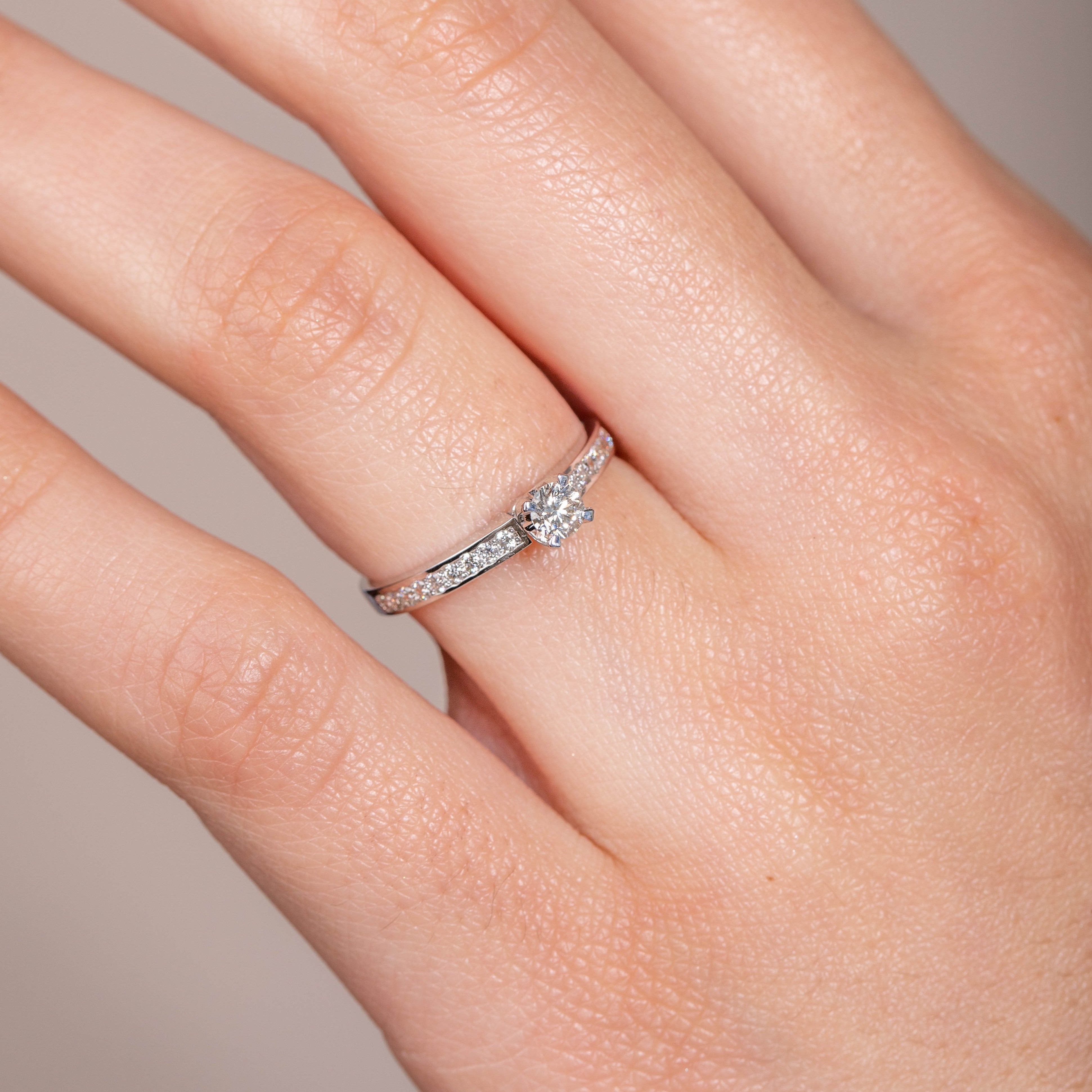 Diamond Engagement Ring 18K White Gold