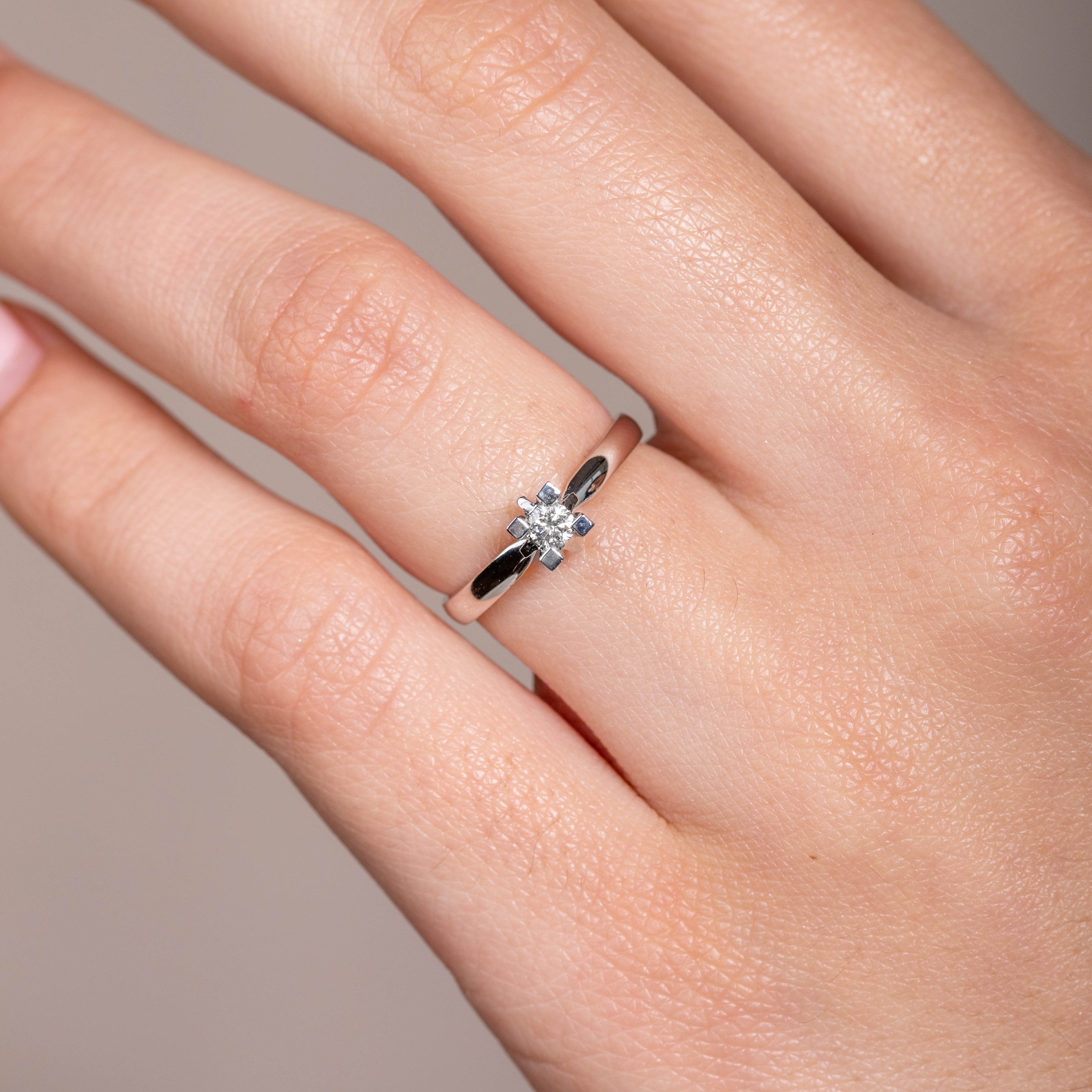 Diamond Engagement Ring 18K White Gold 0.11ct