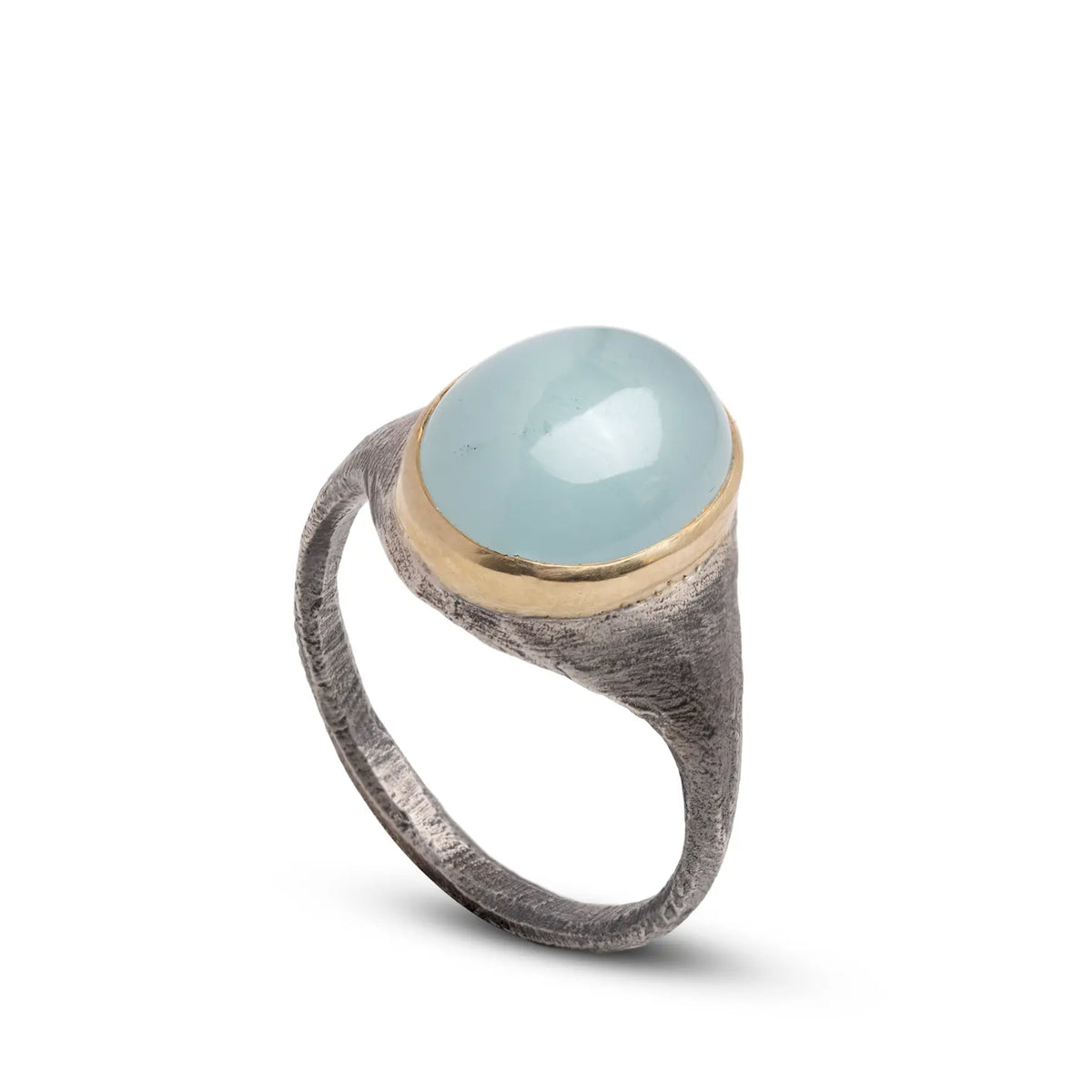 Unique Aquamarine Ring Statement in silver and gold, featuring a 7.10ct oval cabochon aquamarine.