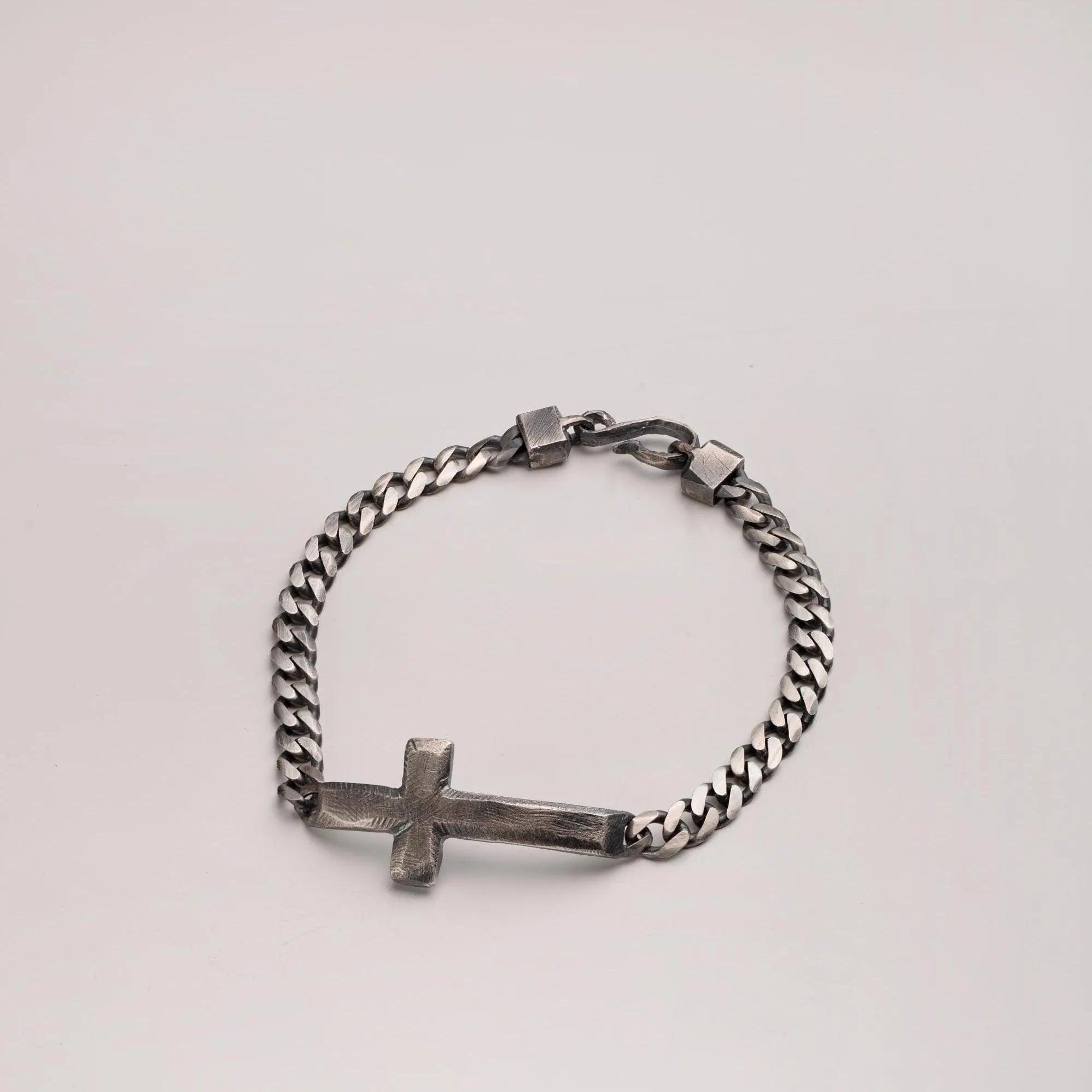 Βραχιόλι Σταυρός Οξειδωμένο Ασήμι 925